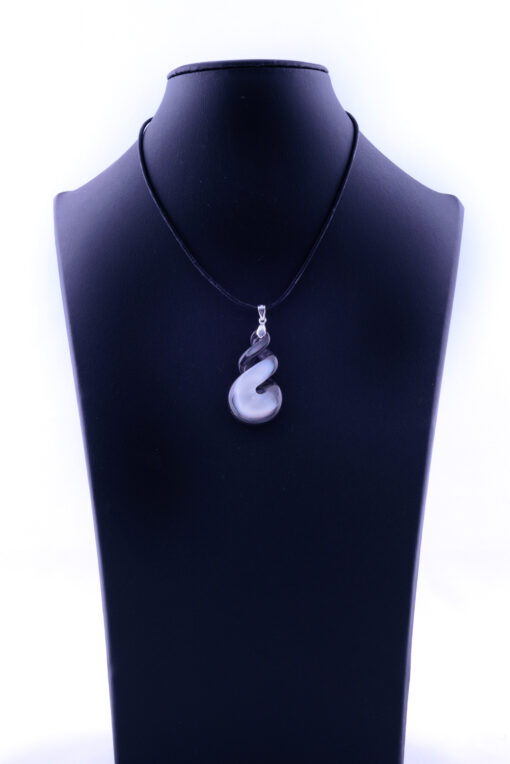 Parelmoer black lip hanger, triple cross - Image 2